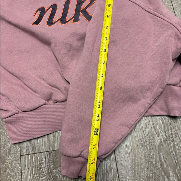 Nike Women's Mauve Cropped Sweatshirt - Picture 8 of 8